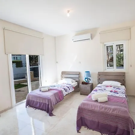 Mesogi Seafront, Stunning 4bdr Fontline Villa *