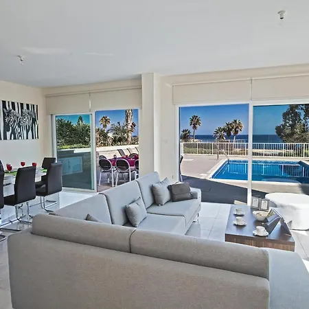Villa Mesogi Seafront, Stunning 4bdr Fontline